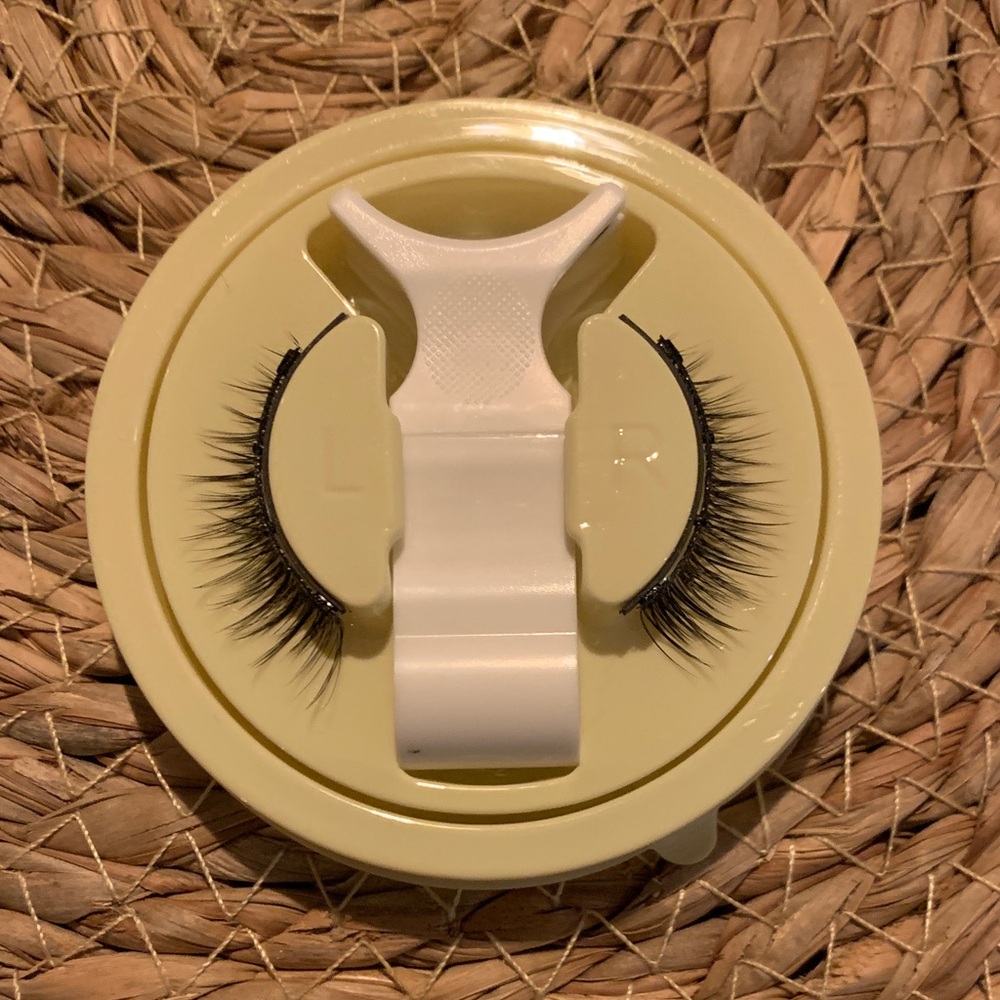 Cat eye Black False Eyelashes with Applicator